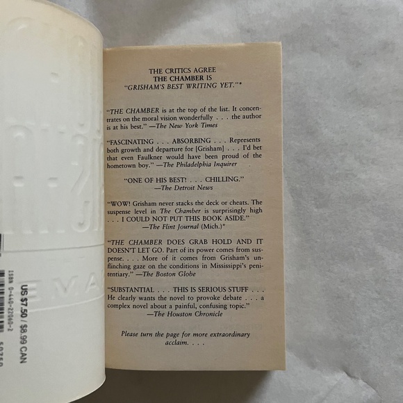 BARGAIN: Four (4) books: 3 by Michael Crichton and 1 by John Grisham - Picture 4 of 16